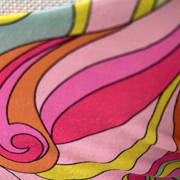 FRANKIES BIKINIS Hailee Steinfeld Bikini Top Wms M Dexter Peace - Picture 3 of 9